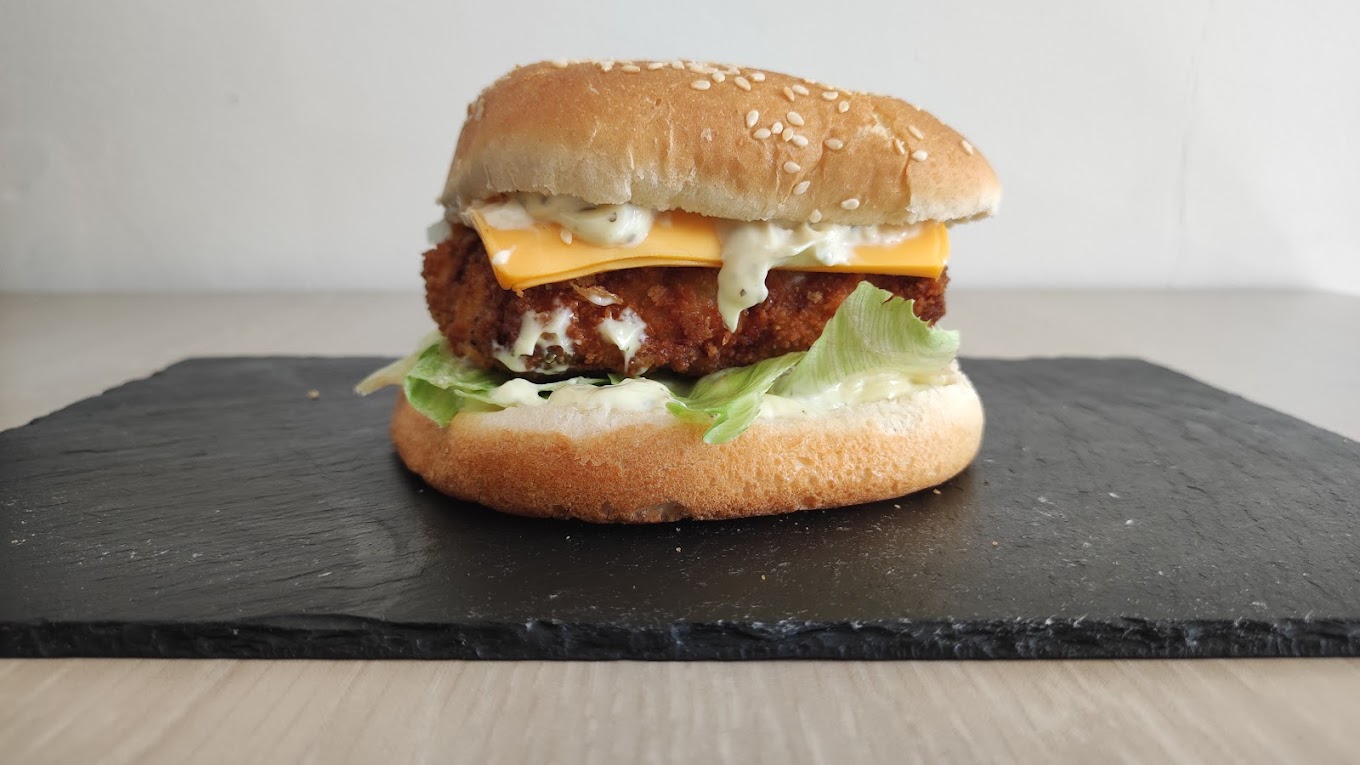 Burger poulet croustillant maison de la Friterie Yolo à Lezennes